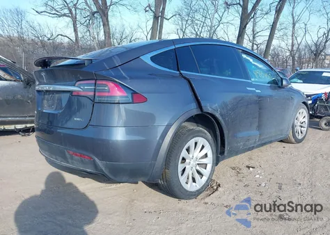 2018 Tesla Model X 100D/75D/P100D z USA, uszkodzony, nr VIN 5YJXCDE25JF105000